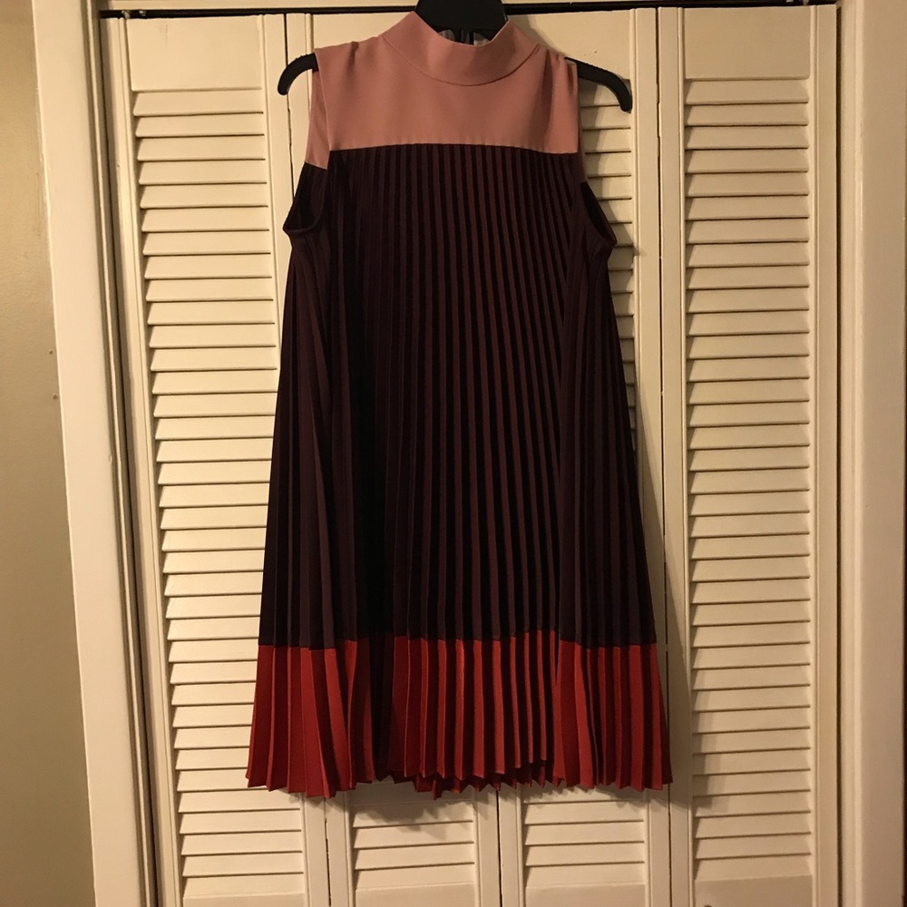 Accordion bow detail dress